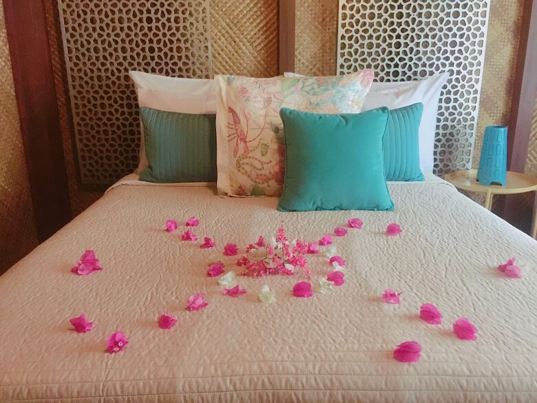 Hotel Bleu Verde I Am Colors
