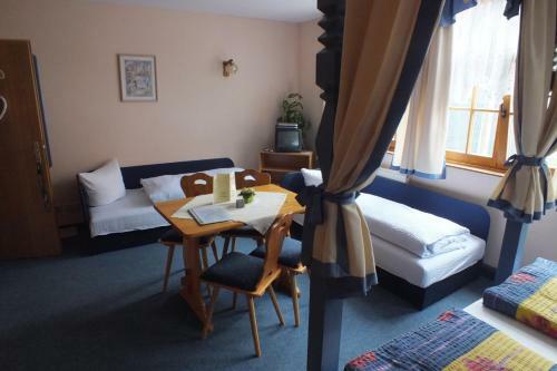 Hostal Gasthaus & Pension "schwarzer Adler"