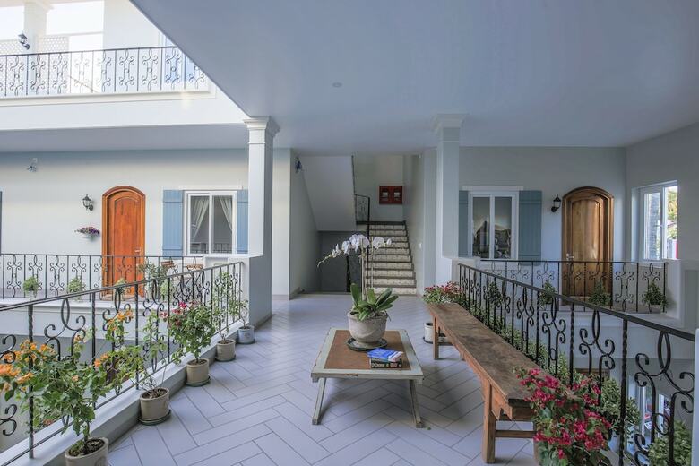 Hotel Serenity By The Sea
