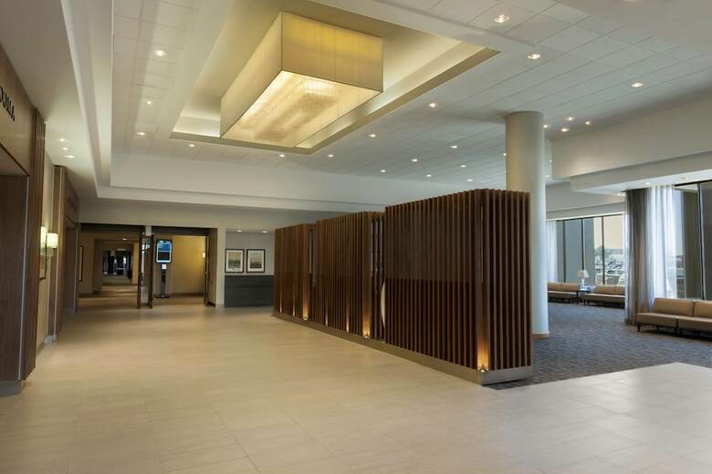 Hilton Toronto Airport Hotel & Suites