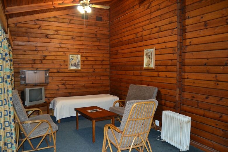 Log Cabin & Settlers Village