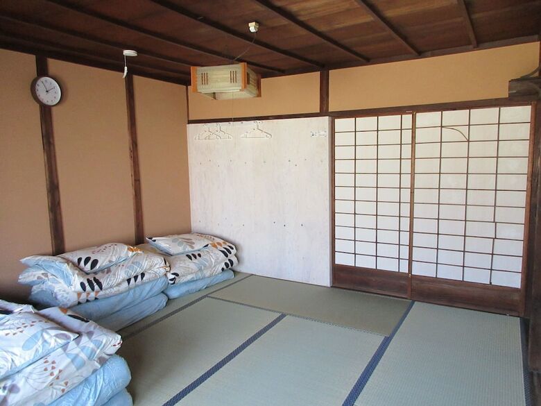Hostal Tsushima Guest House - Hostel