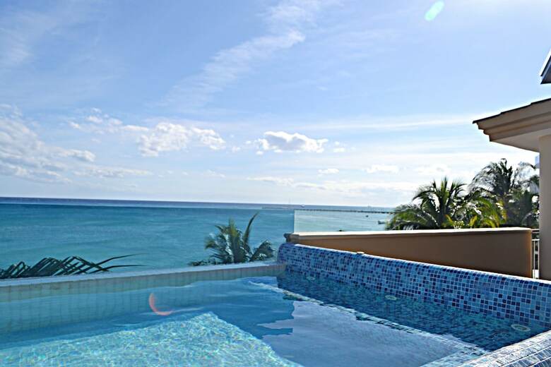 Apartamentos El Faro Beachfront Penthouse