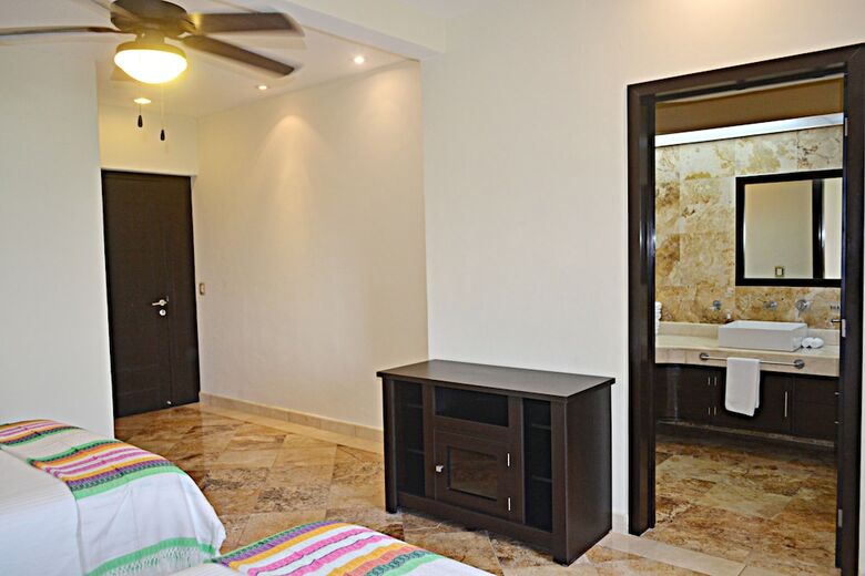 Apartamentos El Faro Beachfront Penthouse