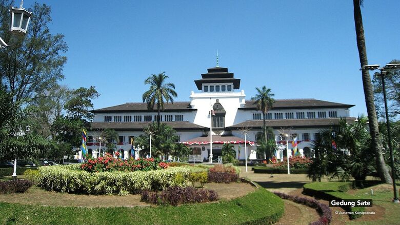 Hotel Zen Rooms Near Alun-alun