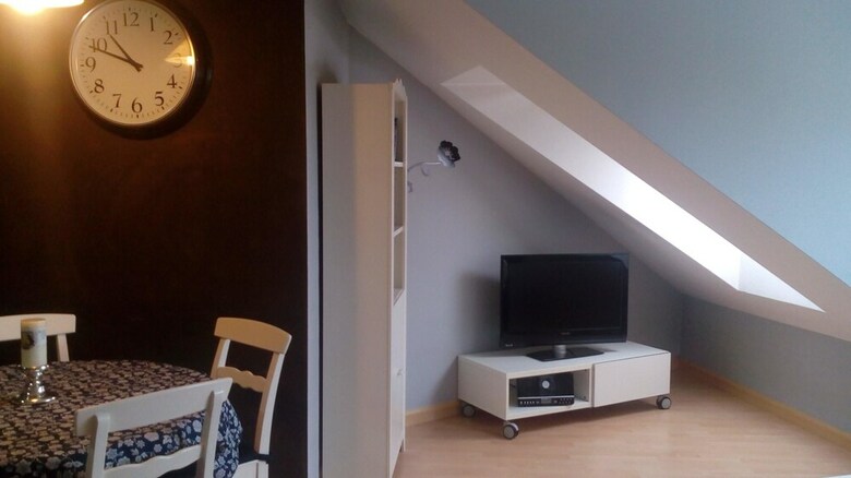 Apartment With One Bedroom In Cand�s