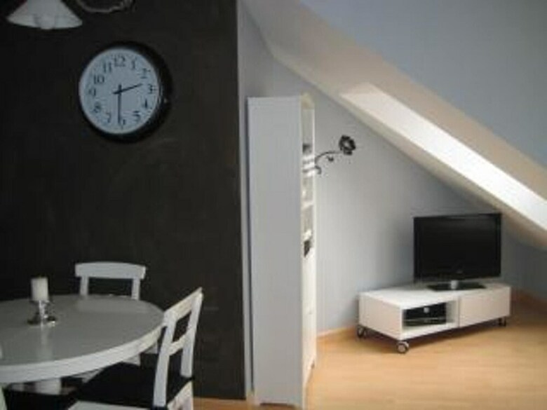 Apartment With One Bedroom In Cand�s