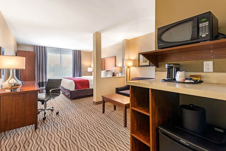 Hotel Comfort Inn & Suites