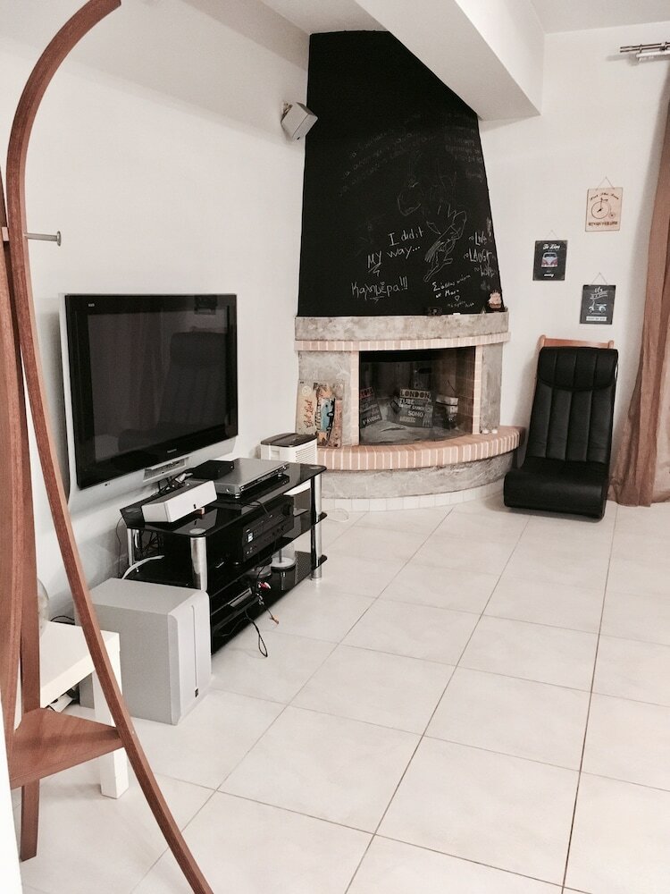 Savvas Surf House