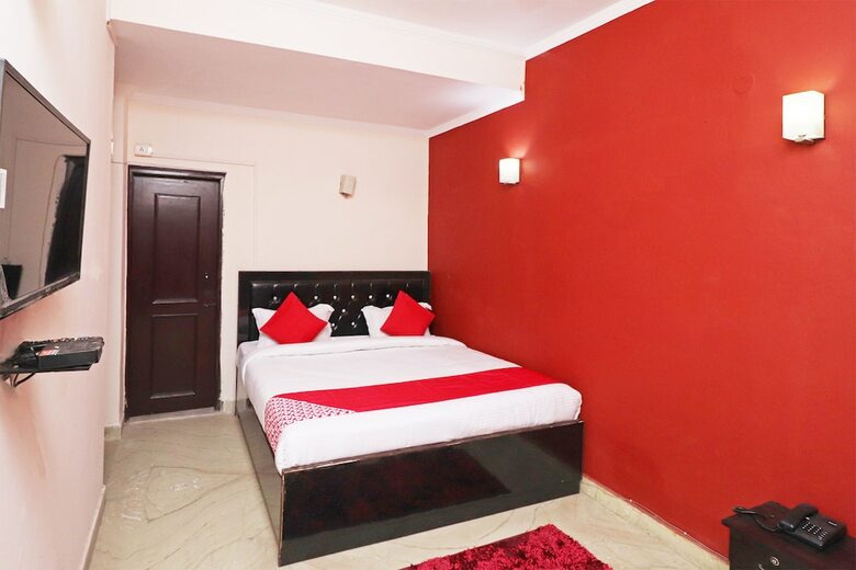 Hotel Oyo 8438 Dsr Residency