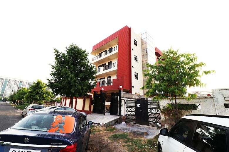 Hotel Oyo 8438 Dsr Residency