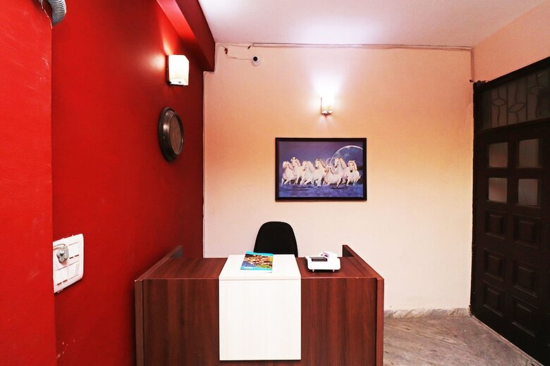 Hotel Oyo 8438 Dsr Residency