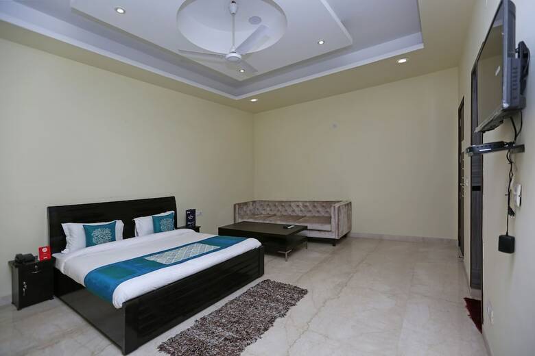 Hotel Oyo 9072 Noida Dreamz