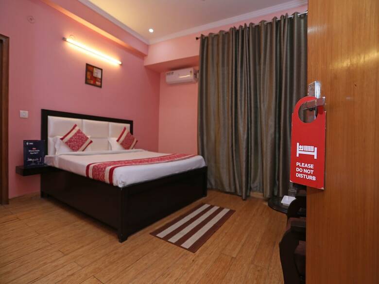 Hotel Oyo 9341 Mascot Pentazz