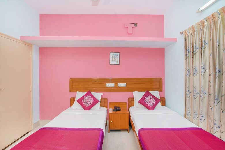 Oyo 11592 Hotel Red Carpet Residence