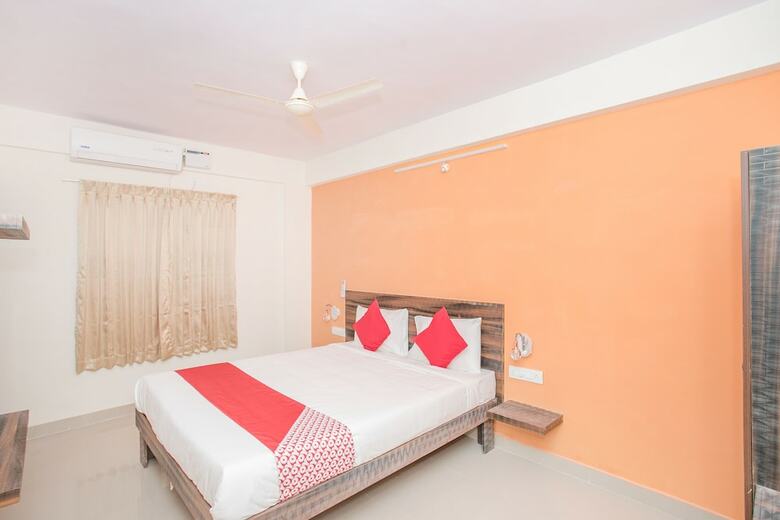 Oyo 10475 Pmr Hotel
