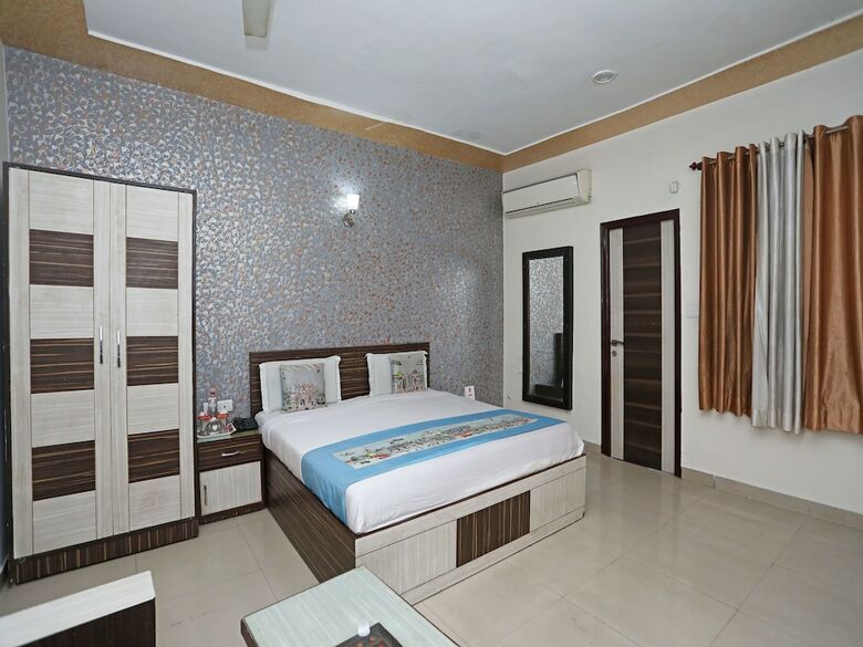 Oyo 11005 Hotel Shanti Palace