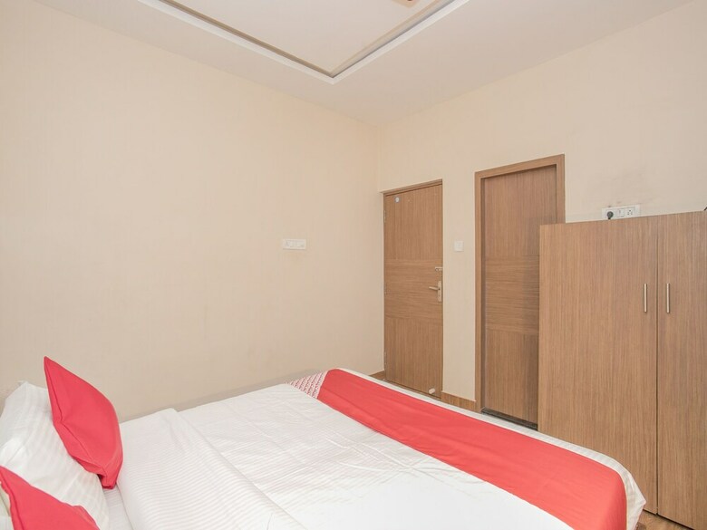 Hotel Oyo 10722 Simera Service Apartments