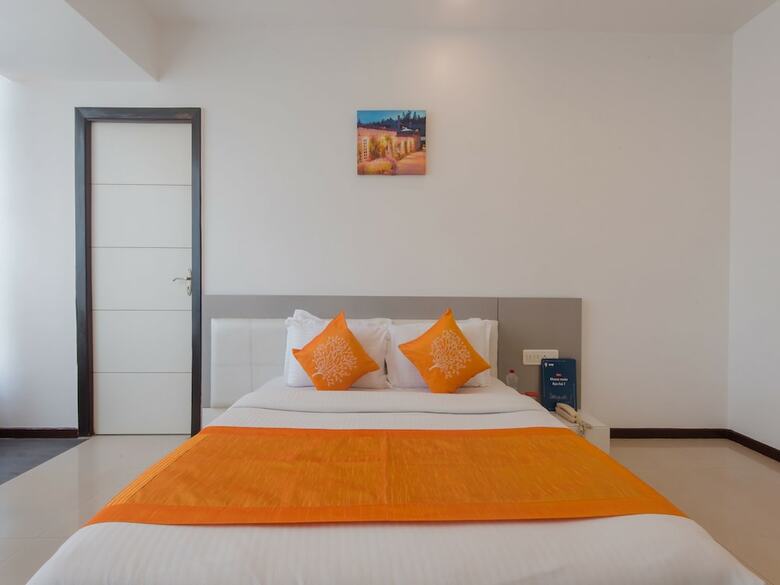 Oyo 6421 Hotel Aura