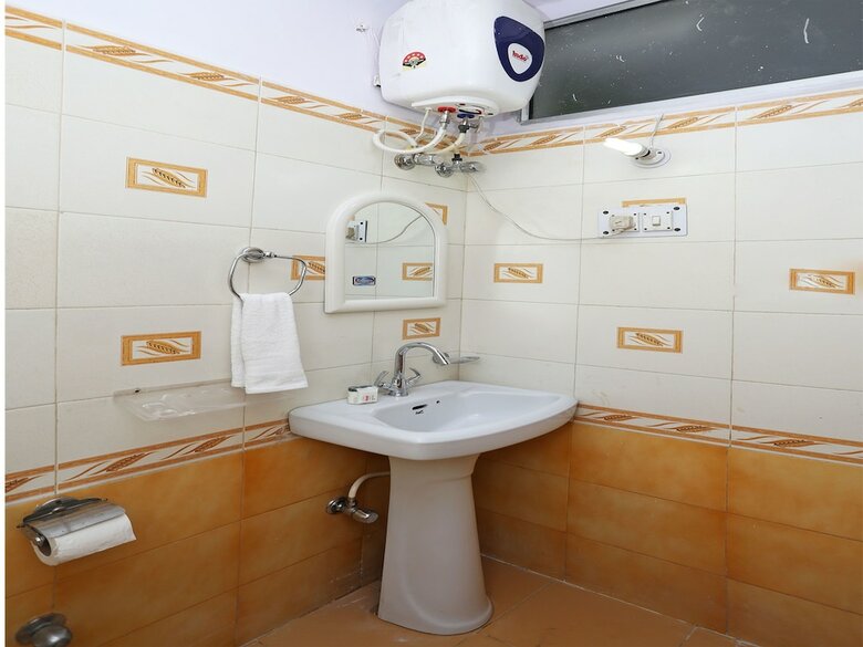 Oyo 11063 Hotel Suncity