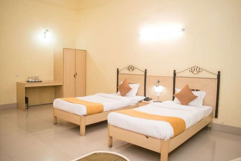 Hotel Oyo 7222 Chowdhury's Estates