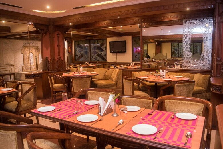 Hotel Oyo 7222 Chowdhury's Estates