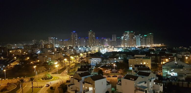 Hotel Private Bed And Bathroom In Netanya