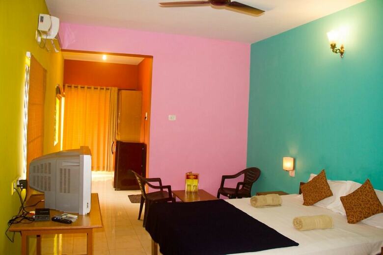 Hotel Nirvah Candolim Beach Holiday Stay