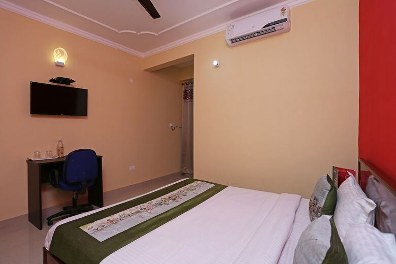 Hotel Oyo 10456 A R Residency