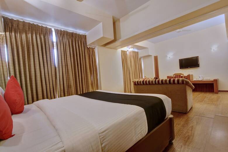 Oyo 8169 Hotel Salem Castle