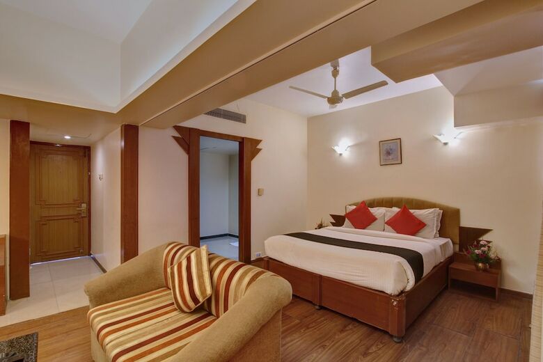 Oyo 8169 Hotel Salem Castle