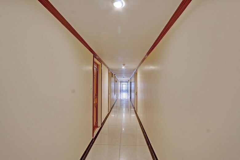 Oyo 8169 Hotel Salem Castle