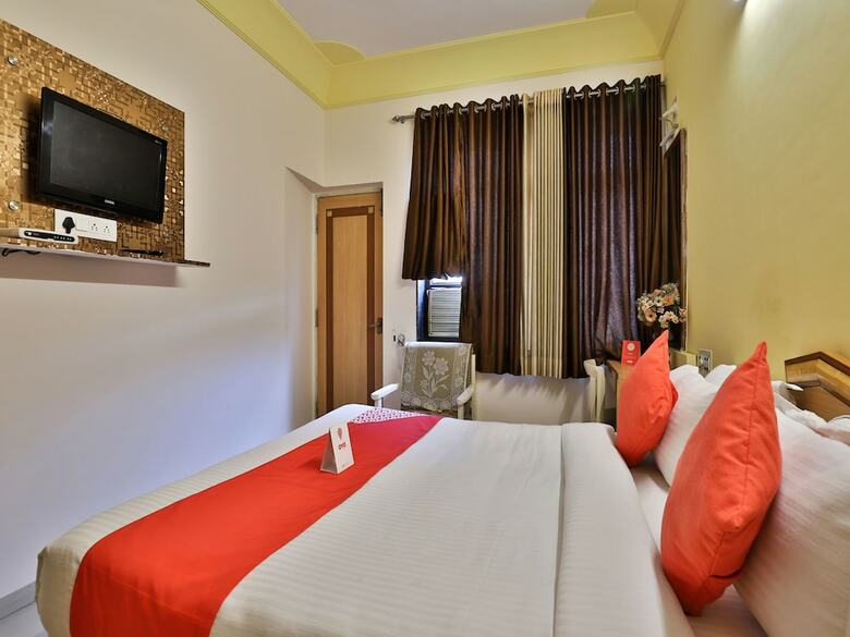Oyo 9751 Hotel Vrundavan Residency