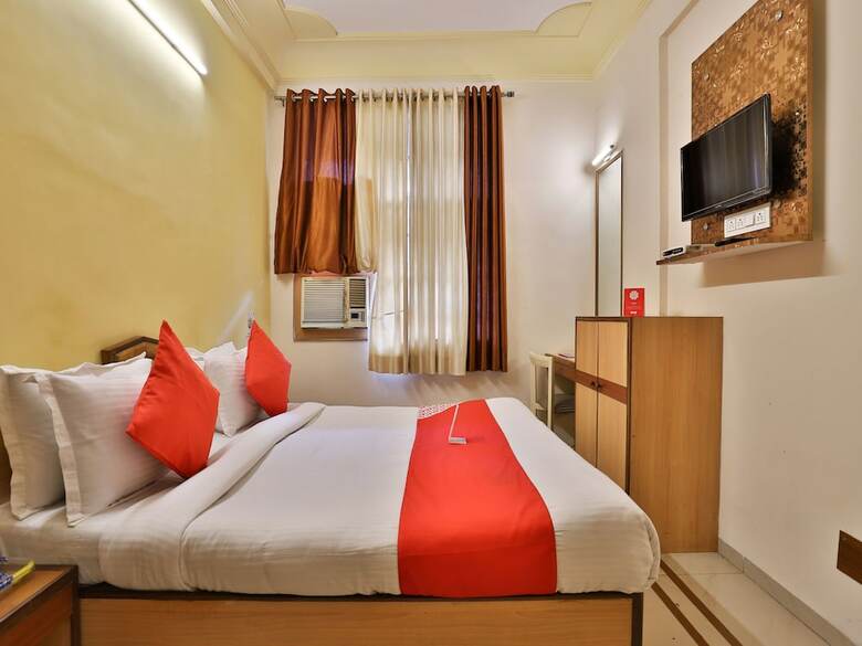 Oyo 9751 Hotel Vrundavan Residency