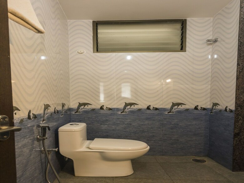 Oyo 11414 Hotel Silver Suites