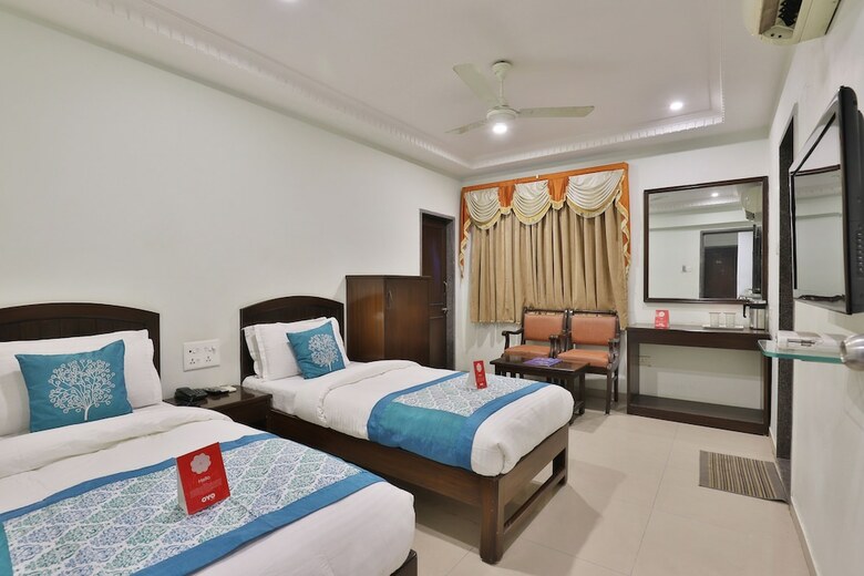 Oyo 11007 Hotel Amity