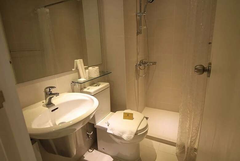 Azure Rio West Wavepool 1br Near Airport