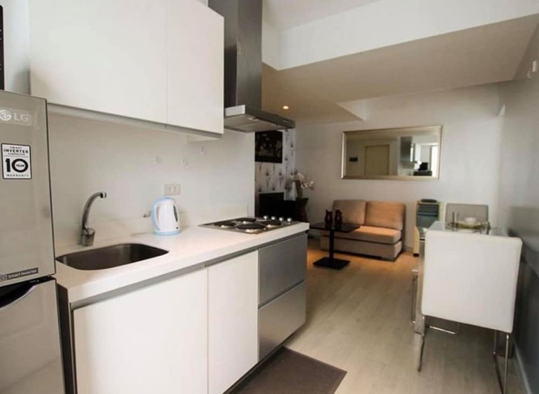 Azure Rio West Wavepool 1br Near Airport