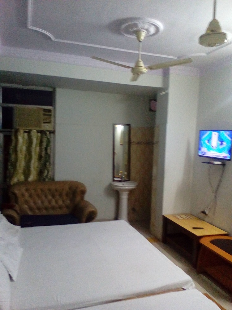 Kanchan Hotel