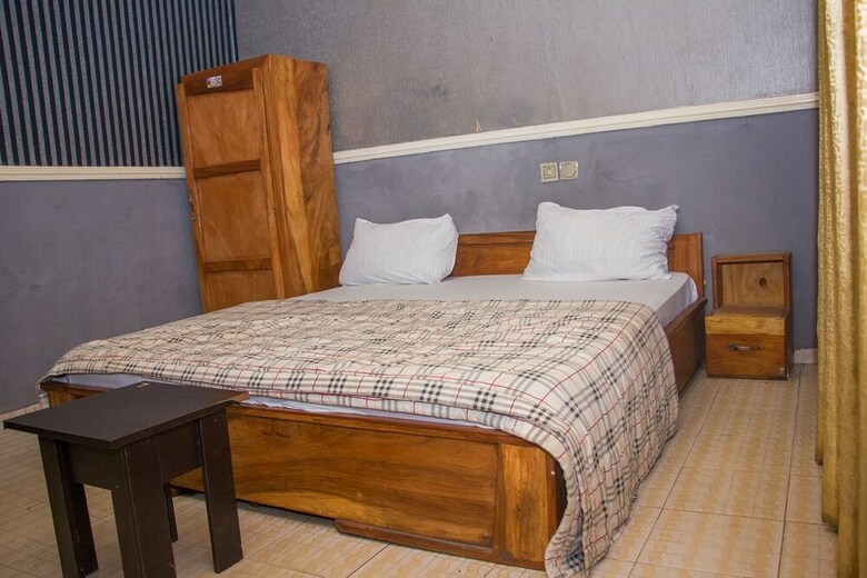 Duckland Hotel And Suites Ltd