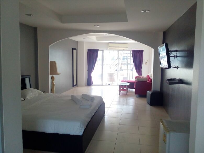 Hotel C&c Residence Bistro Restaurant