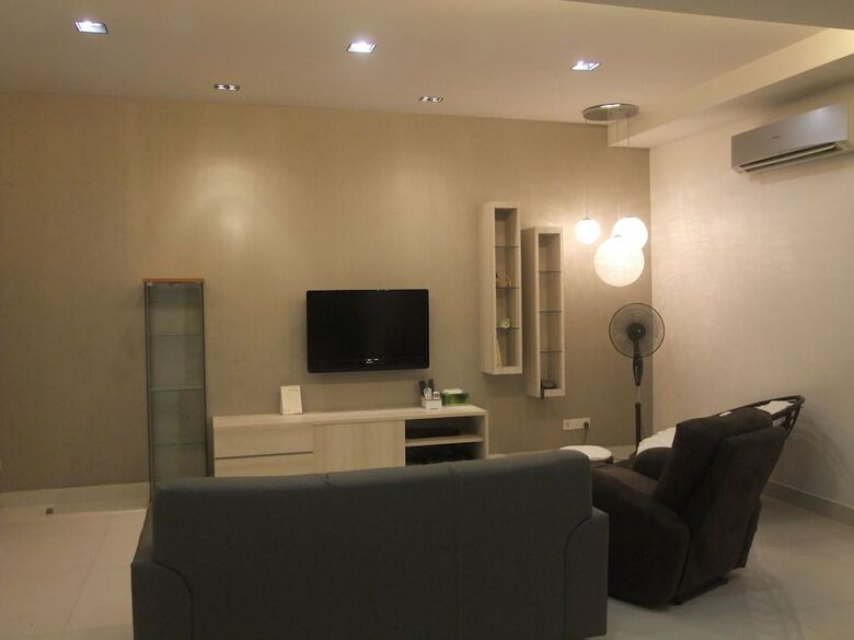 Ibook 1 - Luxury Holiday Homestay