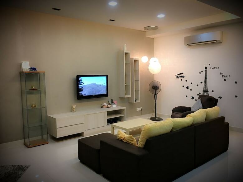Ibook 1 - Luxury Holiday Homestay