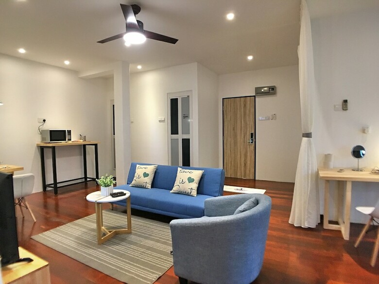 Ibook 7 - 2bedroom Gurney Studio Suites