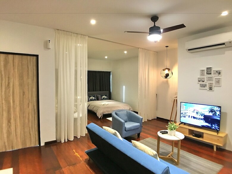 Ibook 7 - 2bedroom Gurney Studio Suites