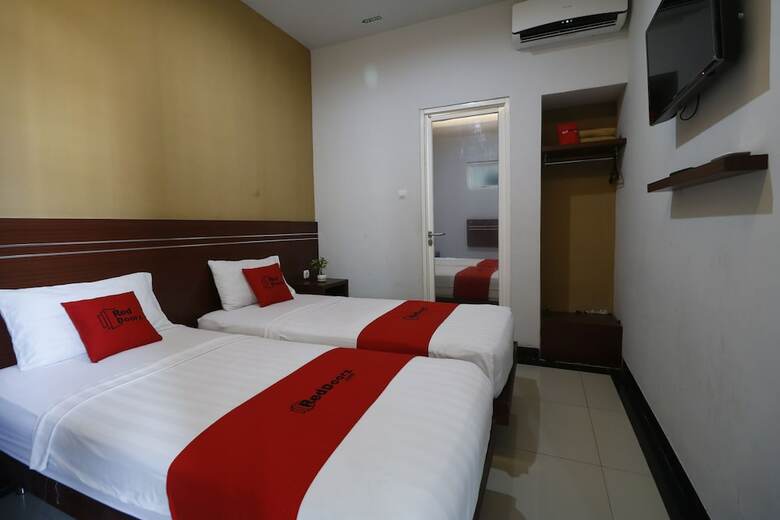 Hotel Reddoorz Plus @ Cakranegara