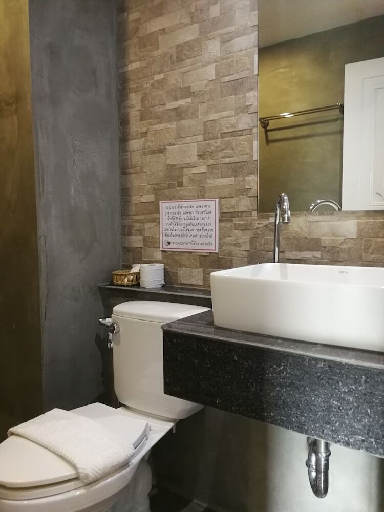 Hotel Narai Iyara Palace Lopburi