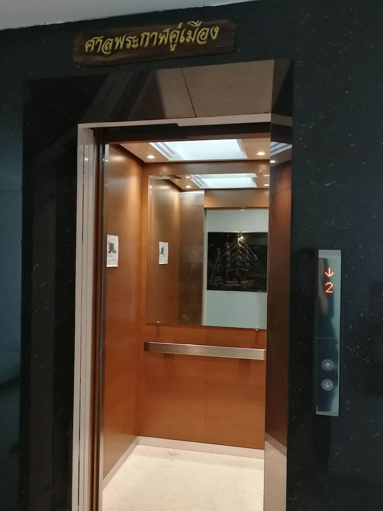 Hotel Narai Iyara Palace Lopburi