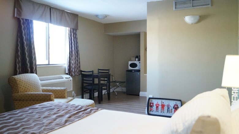 Hotel Red Maple Inn And Suites