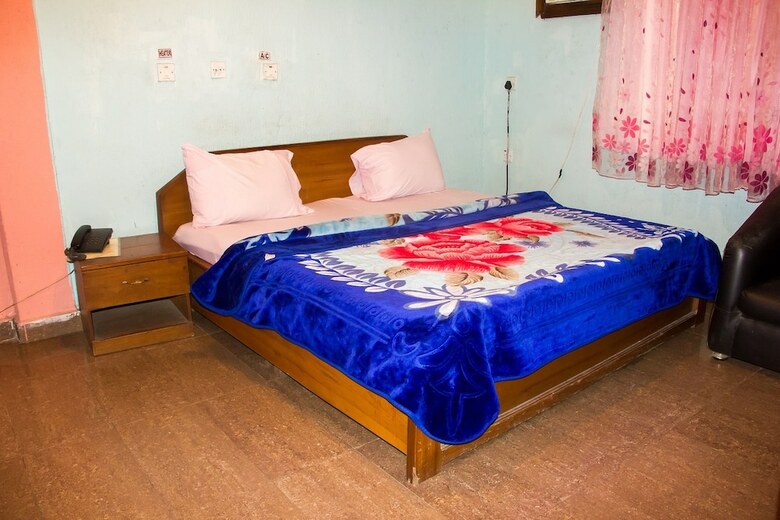 Creme Suites & Hotel